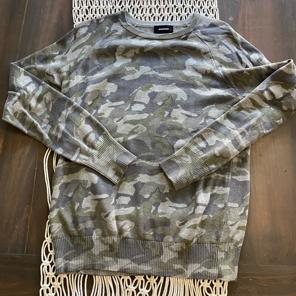 Monroe camo crew neck light weight sweater
